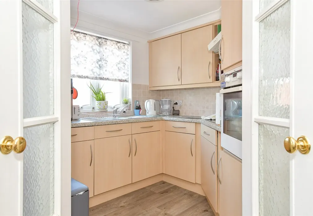 Kitchen - Springwell, Havant, Hampshire - Wards of Kent