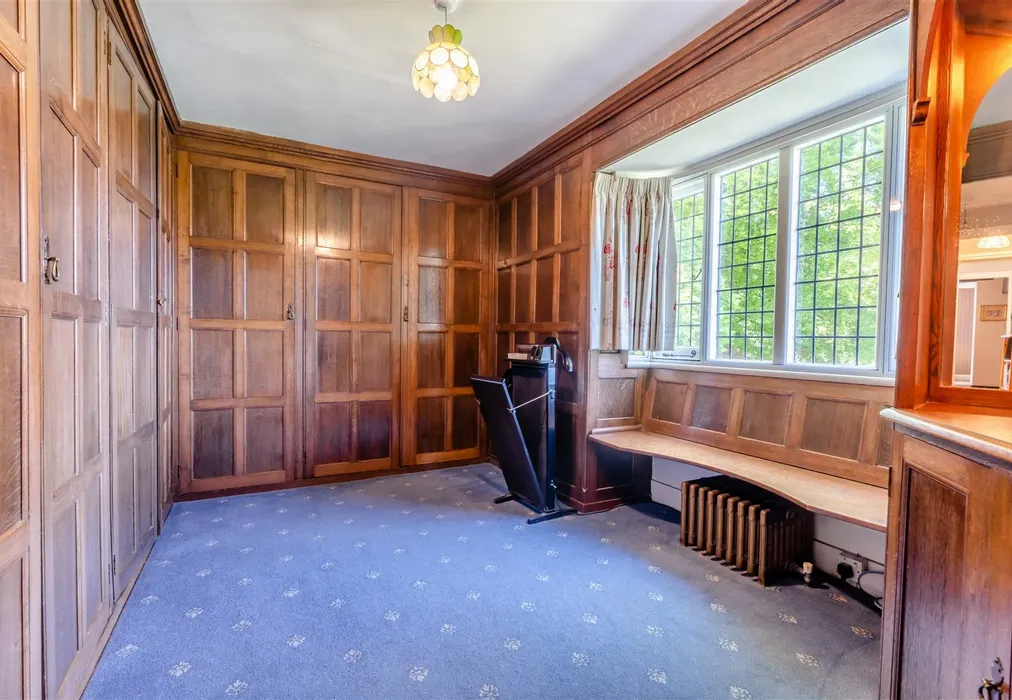 Dressing Room - Elham, Canterbury, Kent - Wards of Kent
