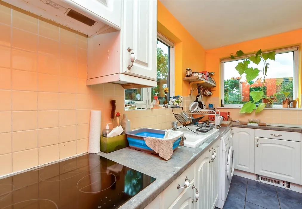 Kitchen - Grotto Road, Cliftonville, Margate, Kent - Wards of Kent