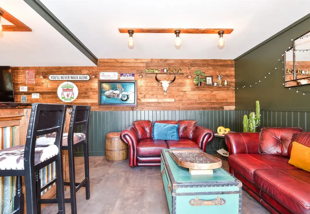 Bar - Robin Hood Lane (Lower), Walderslade, Chatham, Kent - Wards of Kent