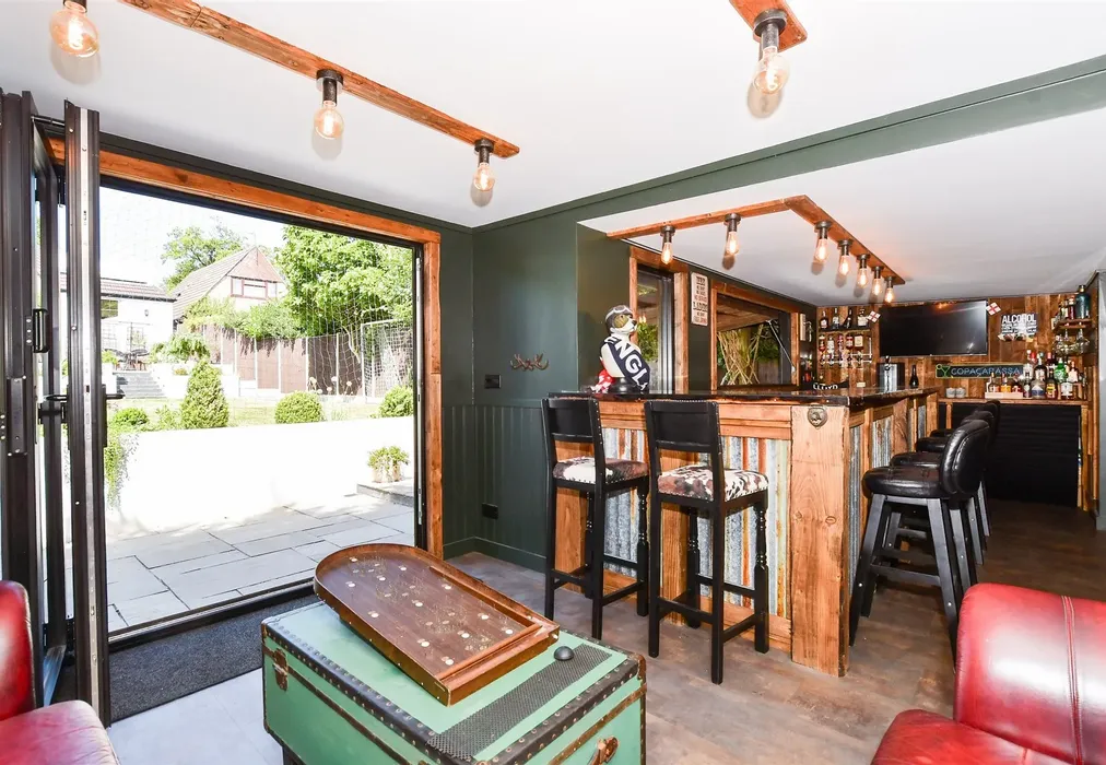 Bar - Robin Hood Lane (Lower), Walderslade, Chatham, Kent - Wards of Kent