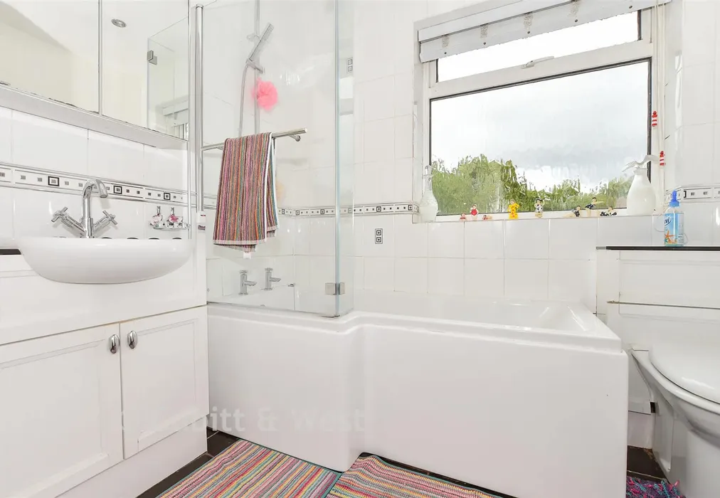 Bathroom - Green Lane, Northgate, West Sussex - Wards of Kent