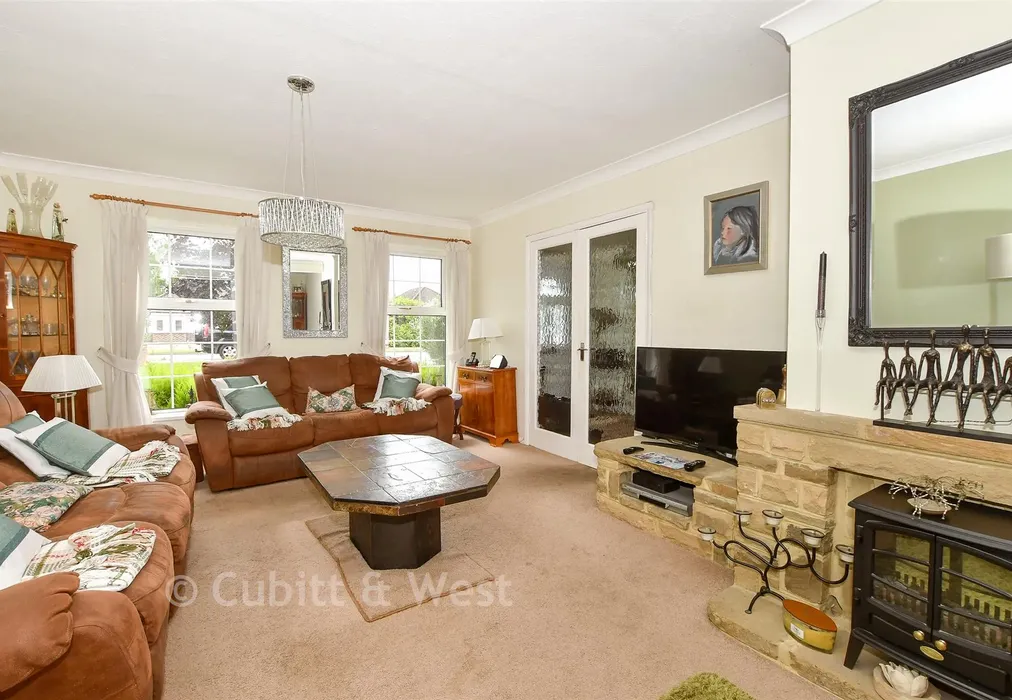 Lounge/Diner - Green Lane, Northgate, West Sussex - Wards of Kent