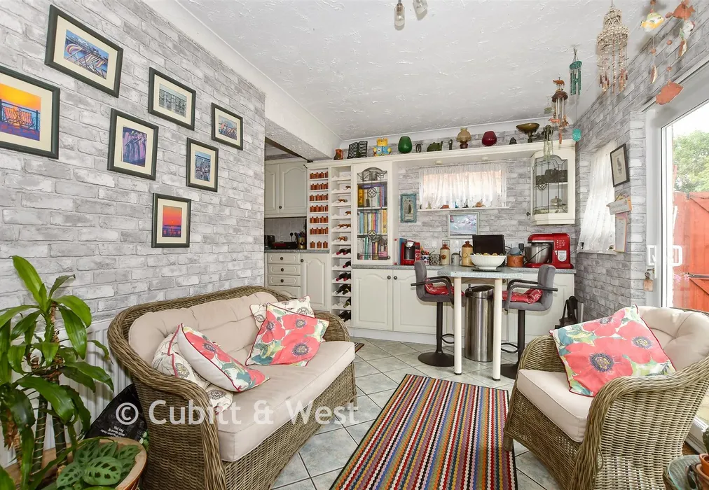 Breakfast Area - Green Lane, Northgate, West Sussex - Wards of Kent