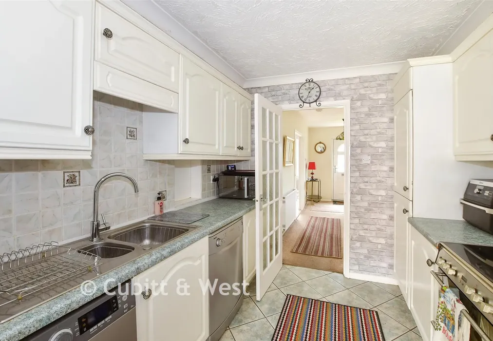 Kitchen - Green Lane, Northgate, West Sussex - Wards of Kent