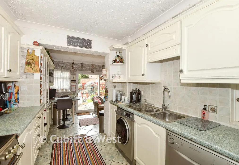 Kitchen - Green Lane, Northgate, West Sussex - Wards of Kent