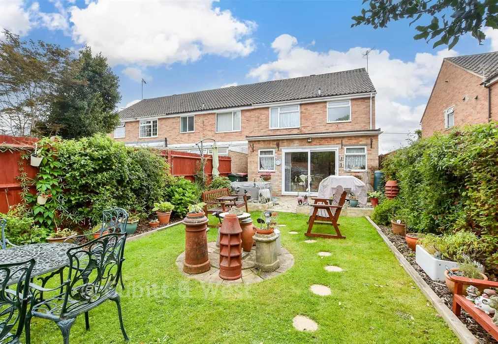 Rear Garden - Green Lane, Northgate, West Sussex - Wards of Kent