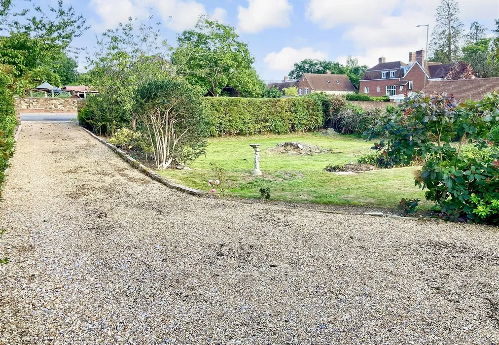 Driveway - Dovers Green Road, Reigate, Surrey - Wards of Kent