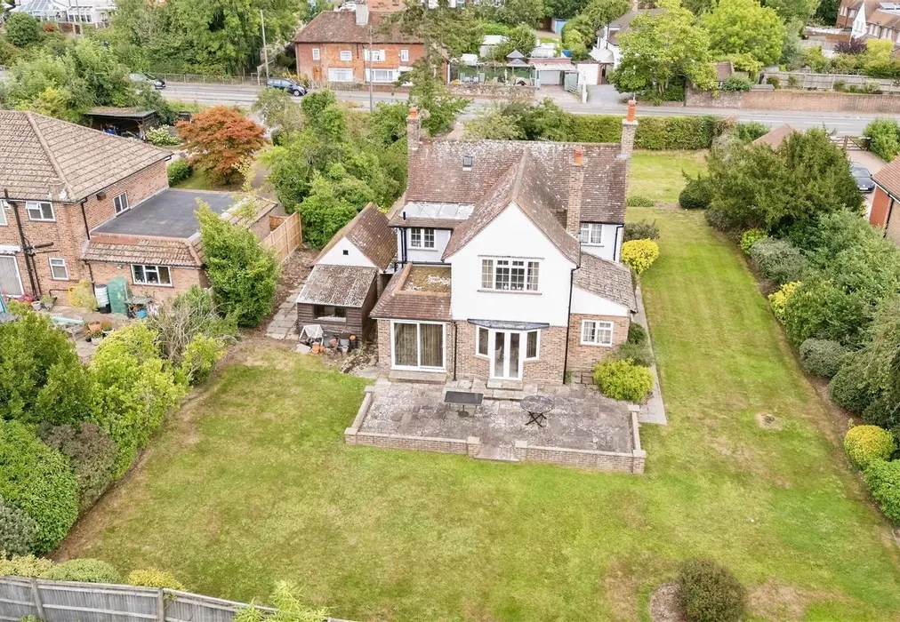 Lifestyle Feature Shot - Dovers Green Road, Reigate, Surrey - Wards of Kent