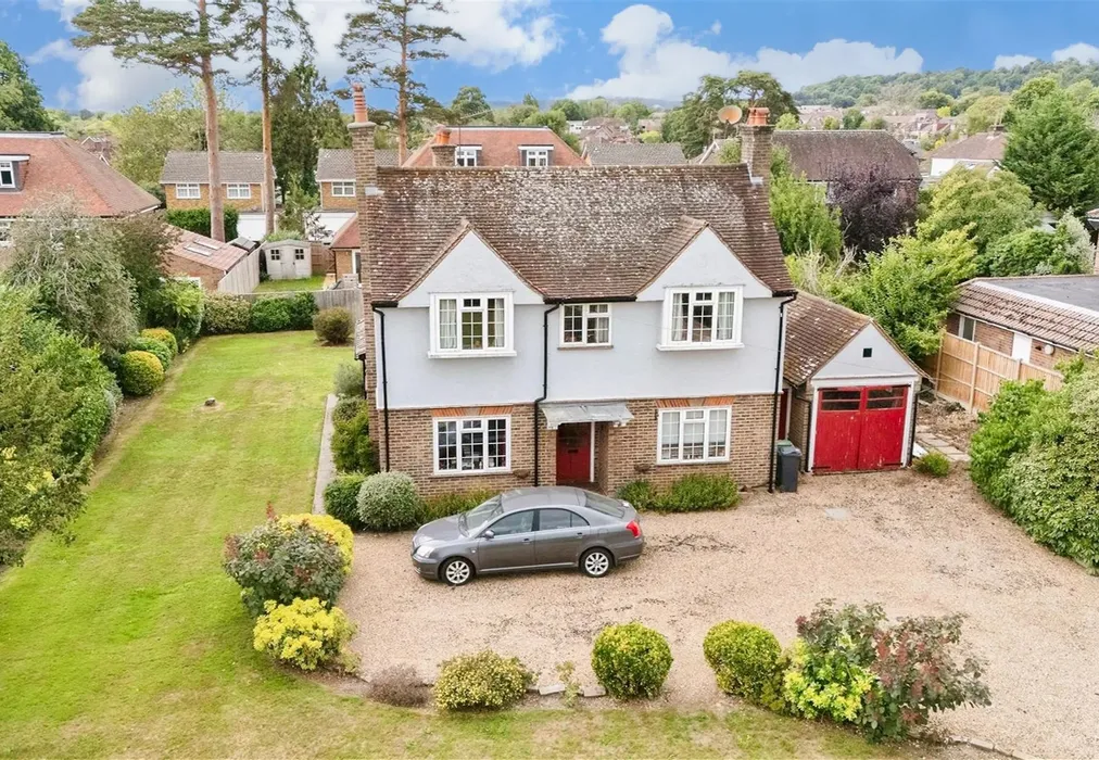 Lifestyle Feature Shot - Dovers Green Road, Reigate, Surrey - Wards of Kent
