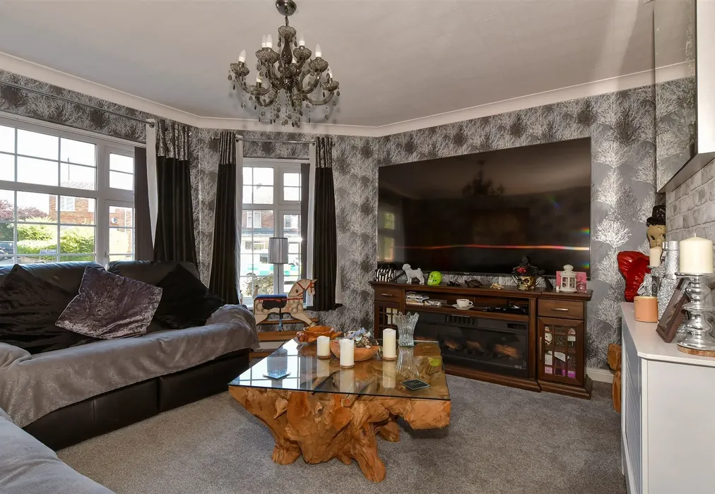Lounge - Chapel Street, Minster-On-Sea, Sheerness, Kent - Wards of Kent