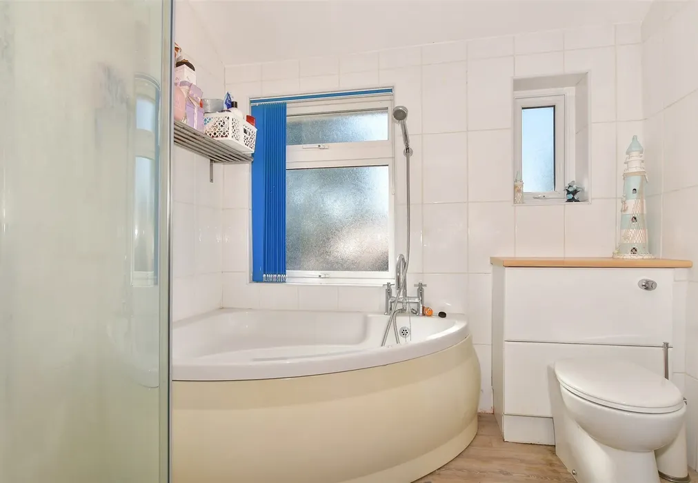 Bathroom - Chapel Street, Minster-On-Sea, Sheerness, Kent - Wards of Kent