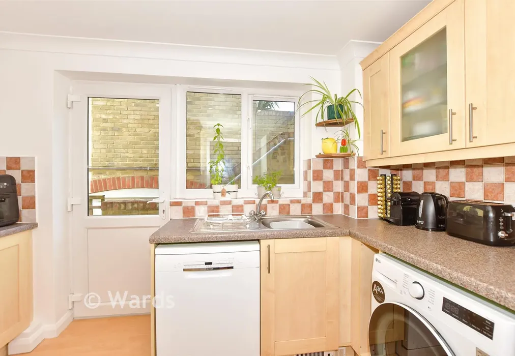 Kitchen - Harbour View Road, Dover, Kent - Wards of Kent