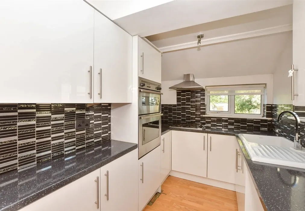 Kitchen - Marian Avenue, Minster-On-Sea, Sheerness, Kent - Wards of Kent