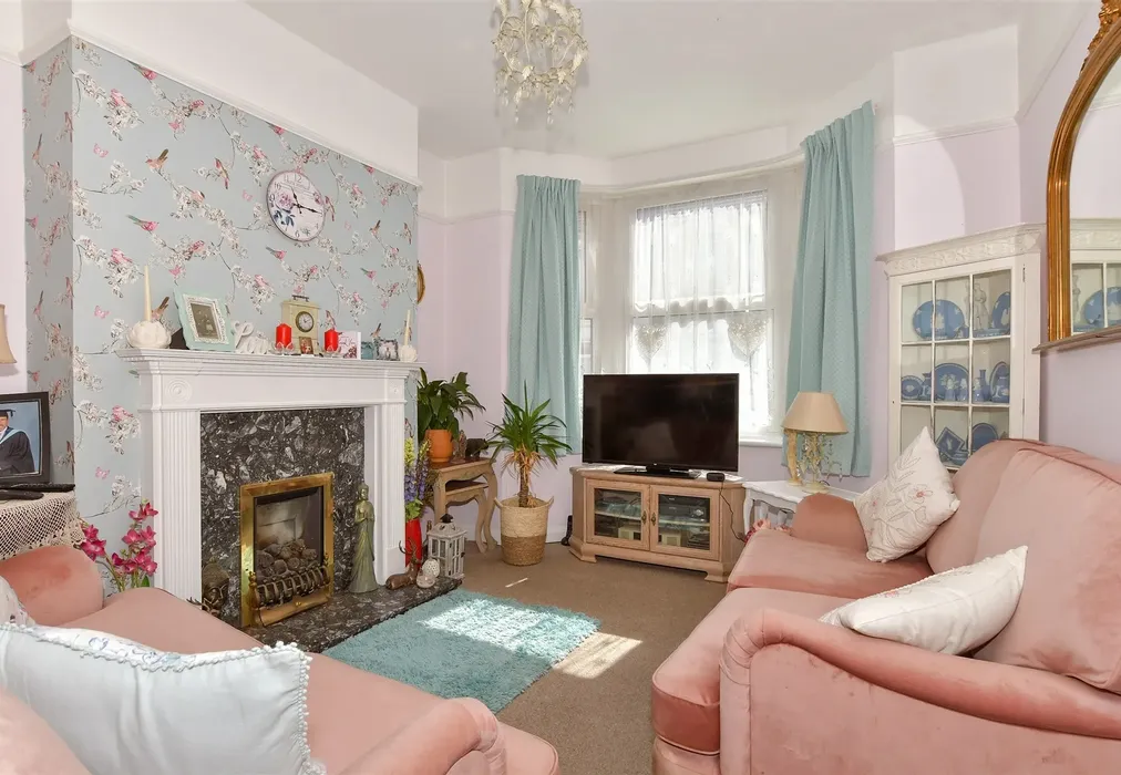 Lounge - Wellesley Road, Sheerness, Kent - Wards of Kent