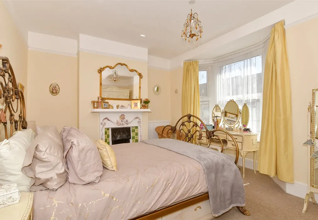 Bedroom 1 - Wellesley Road, Sheerness, Kent - Wards of Kent