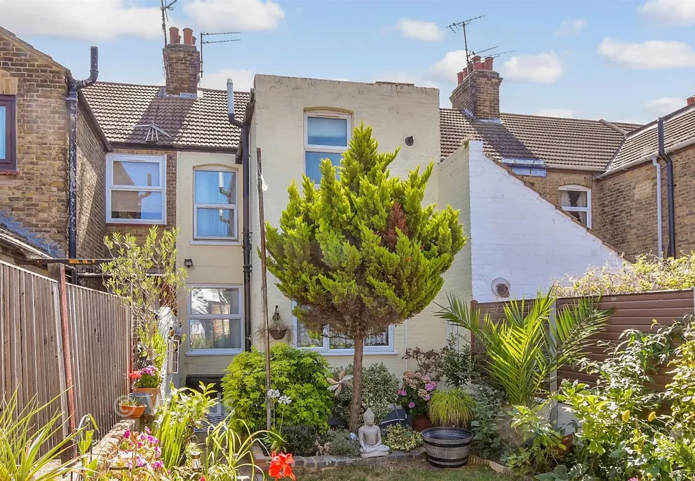 Rear Garden - Wellesley Road, Sheerness, Kent - Wards of Kent