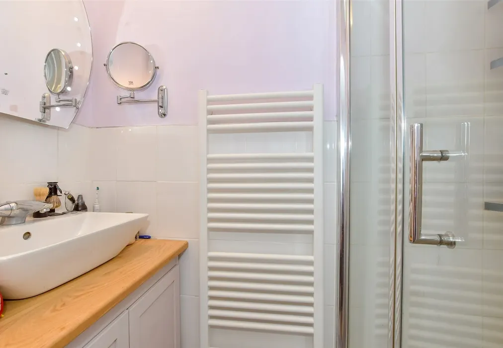 Internal Lifestyle Photograph - Derwent Close, Waterlooville, Hampshire - Wards of Kent