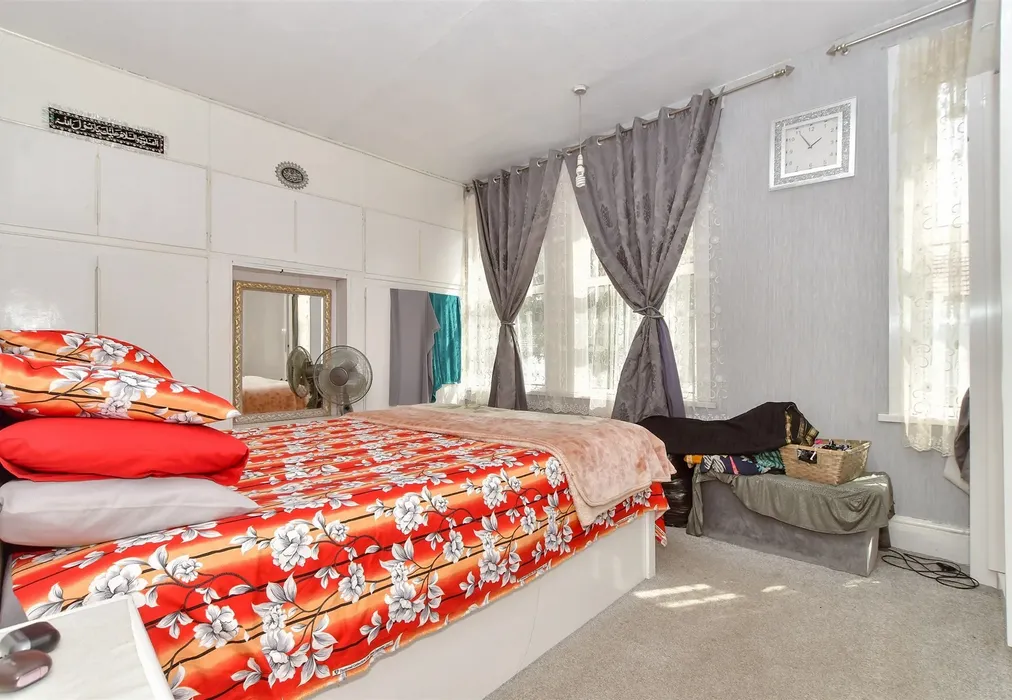 Bedroom 1 - Shelley Avenue, London - Wards of Kent