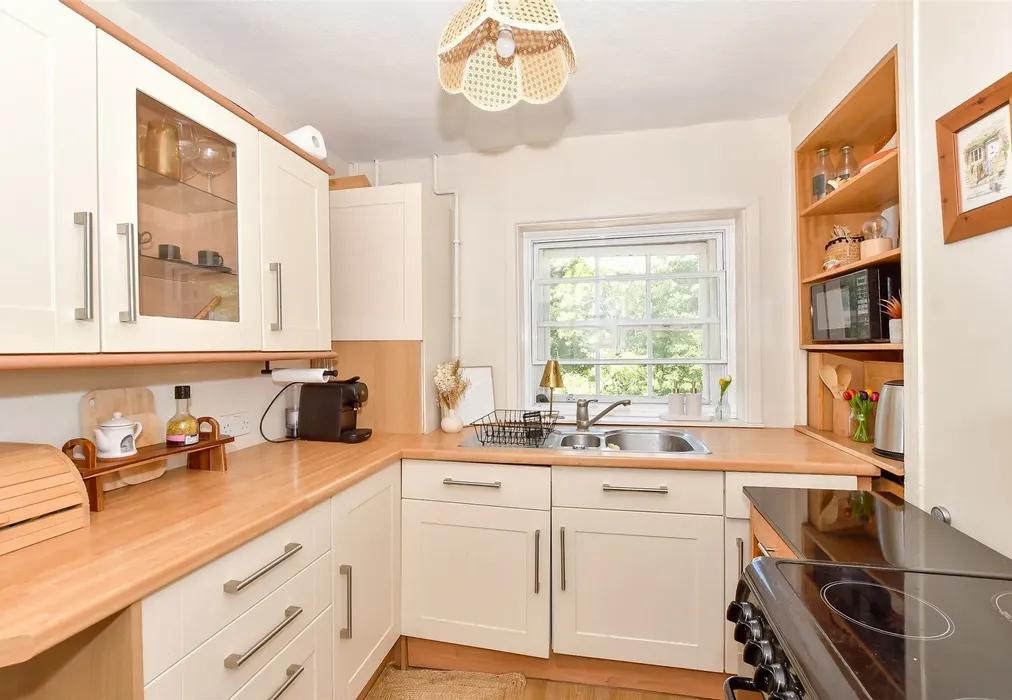 Kitchen - Titchfield Lane, Wickham, Fareham, Hampshire - Wards of Kent