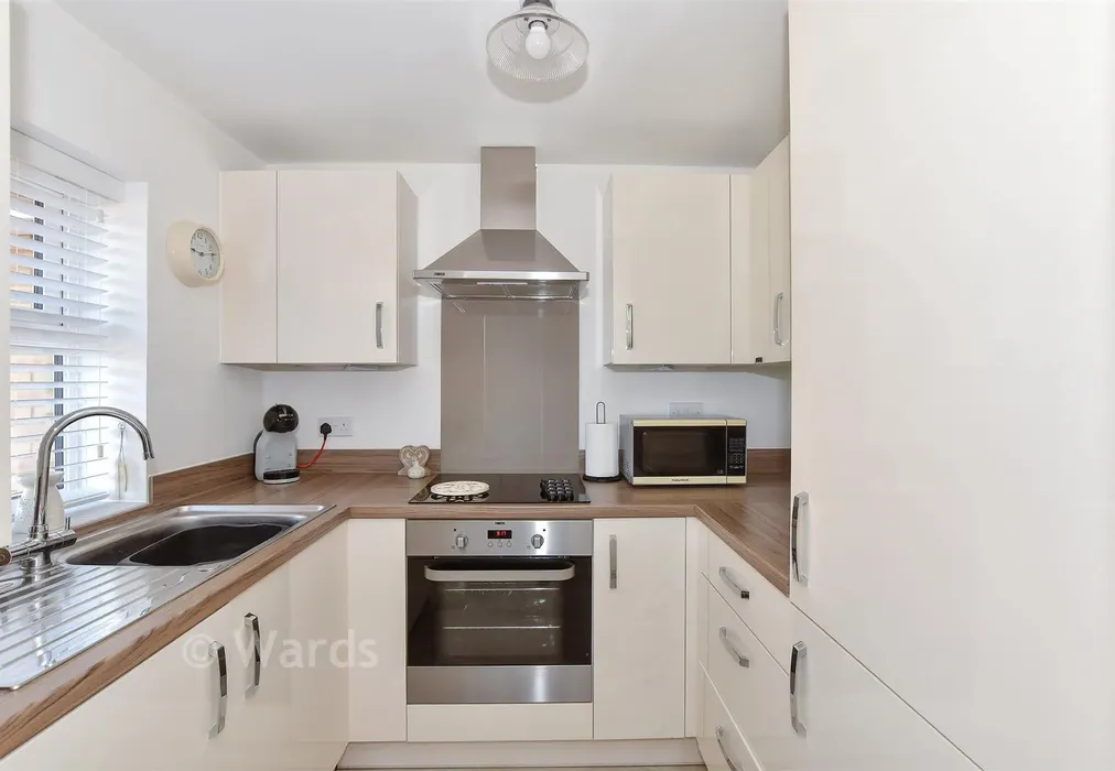Kitchen - Easington Place, Aylesham, Canterbury, Kent - Wards of Kent