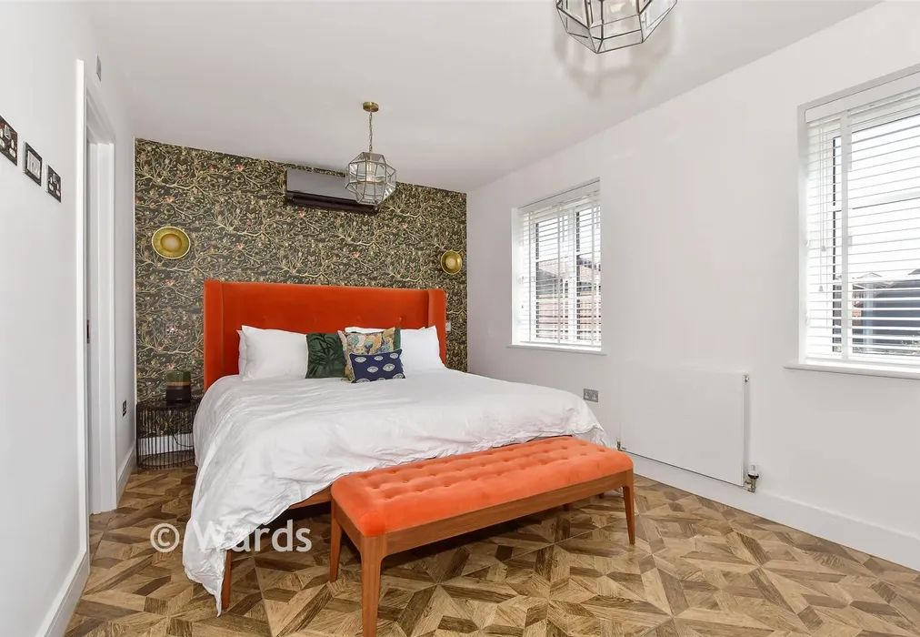 Bedroom 1 - Broadbank Way, Canterbury, Kent - Wards of Kent
