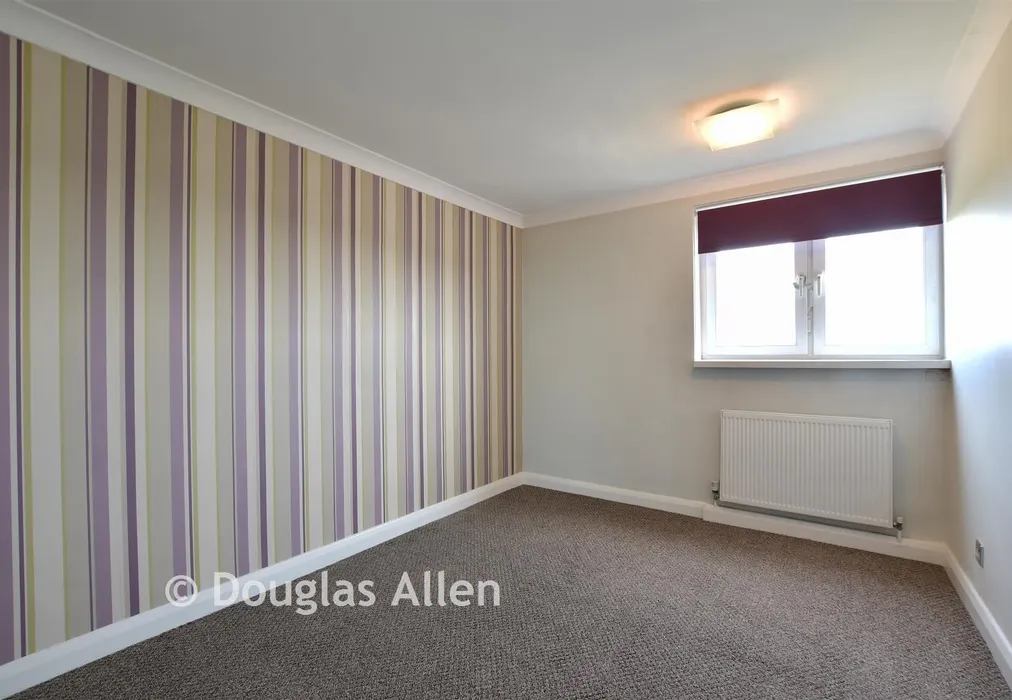 Bedroom 1 - The Drive, Great Warley, Brentwood, Essex - Wards of Kent