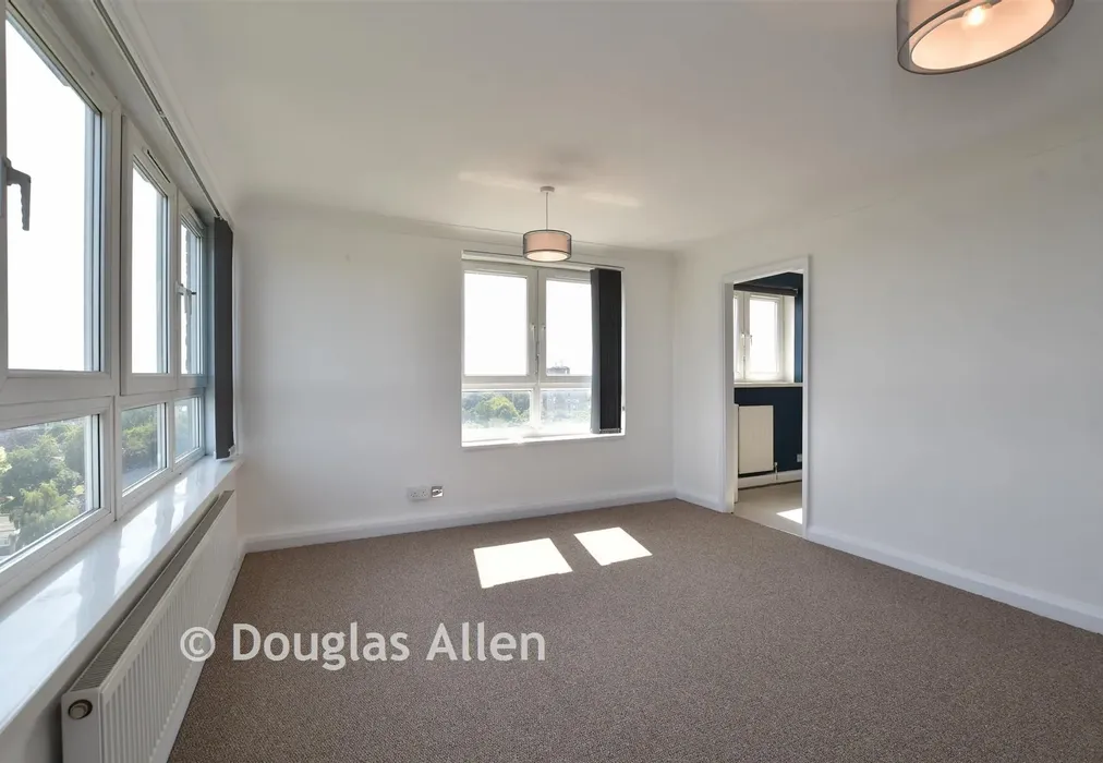 Lounge/Dining Room - The Drive, Great Warley, Brentwood, Essex - Wards of Kent