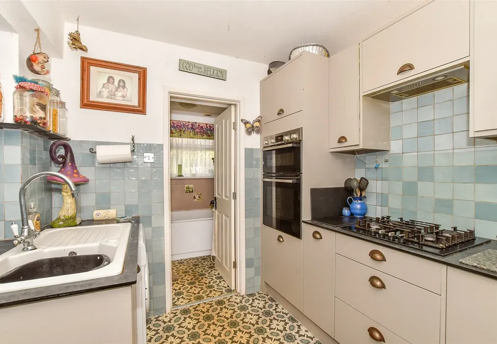 Kitchen - Blenheim Road, Littlestone, Kent - Wards of Kent