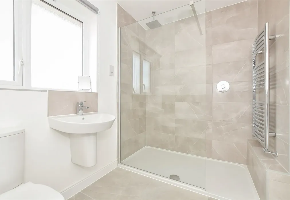 En-Suite Bathroom - Horseshoe Way, Yapton, West Sussex - Wards of Kent