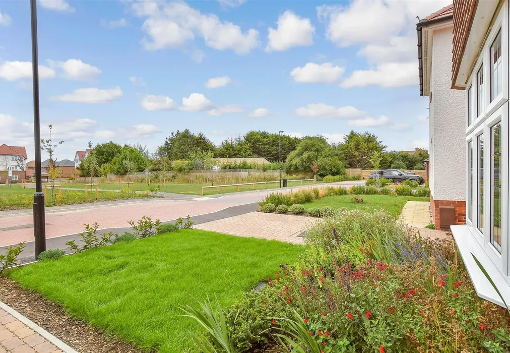 Front Garden - Horseshoe Way, Yapton, West Sussex - Wards of Kent