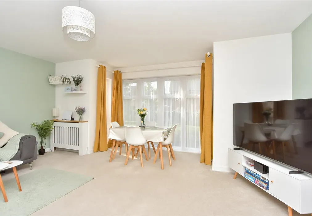Lounge/Diner - Tram Way, Wouldham, Rochester, Kent - Wards of Kent