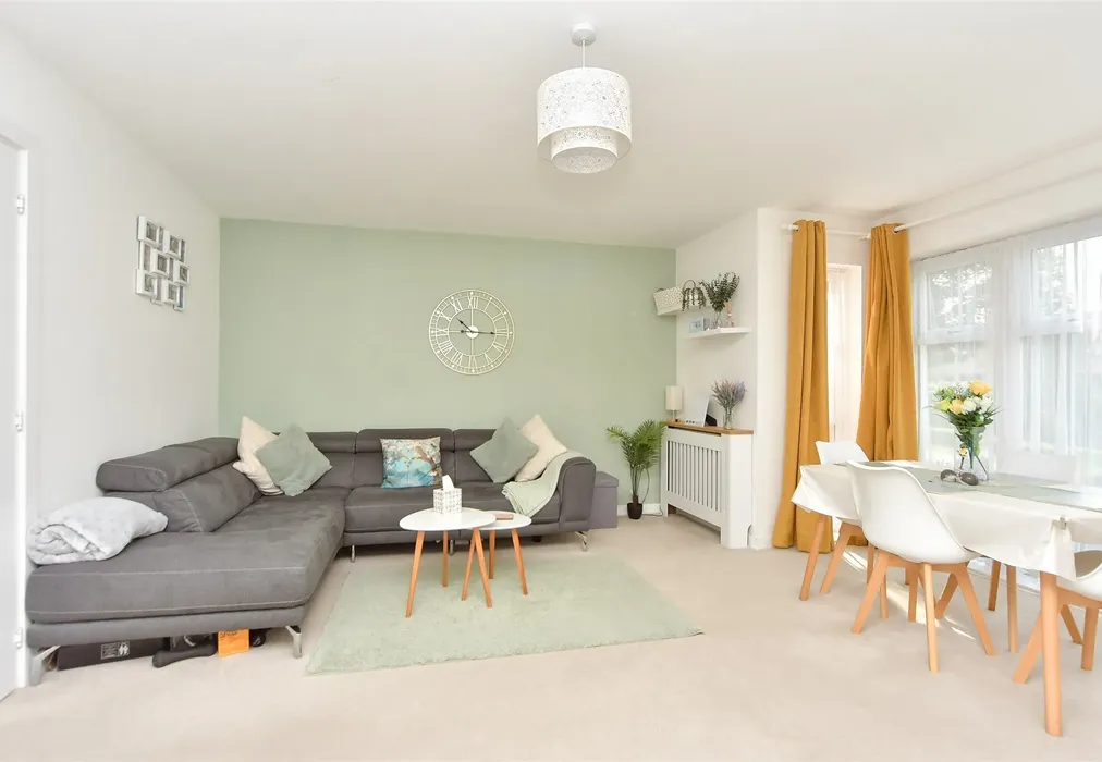 Lounge/Diner - Tram Way, Wouldham, Rochester, Kent - Wards of Kent