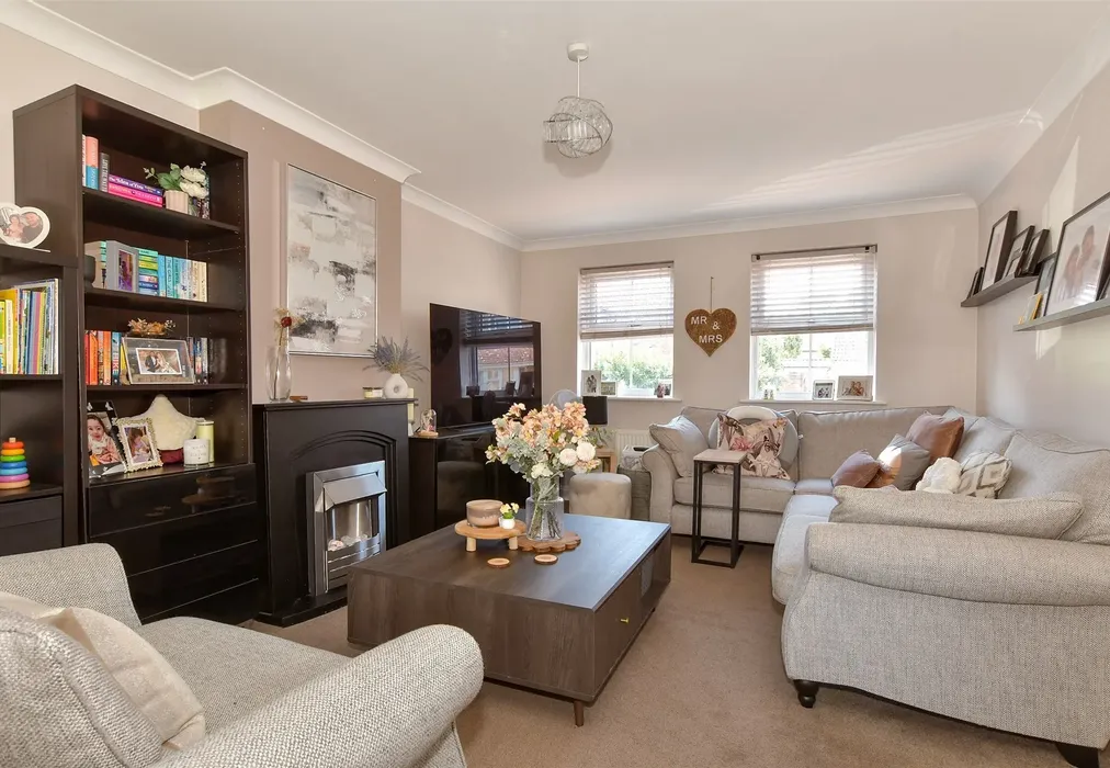 Lounge/Diner - Walsby Drive, Kemsley, Sittingbourne, Kent - Wards of Kent