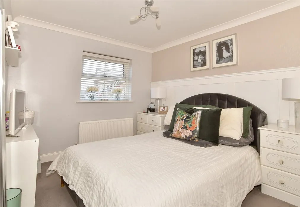 Bedroom 1 - Walsby Drive, Kemsley, Sittingbourne, Kent - Wards of Kent