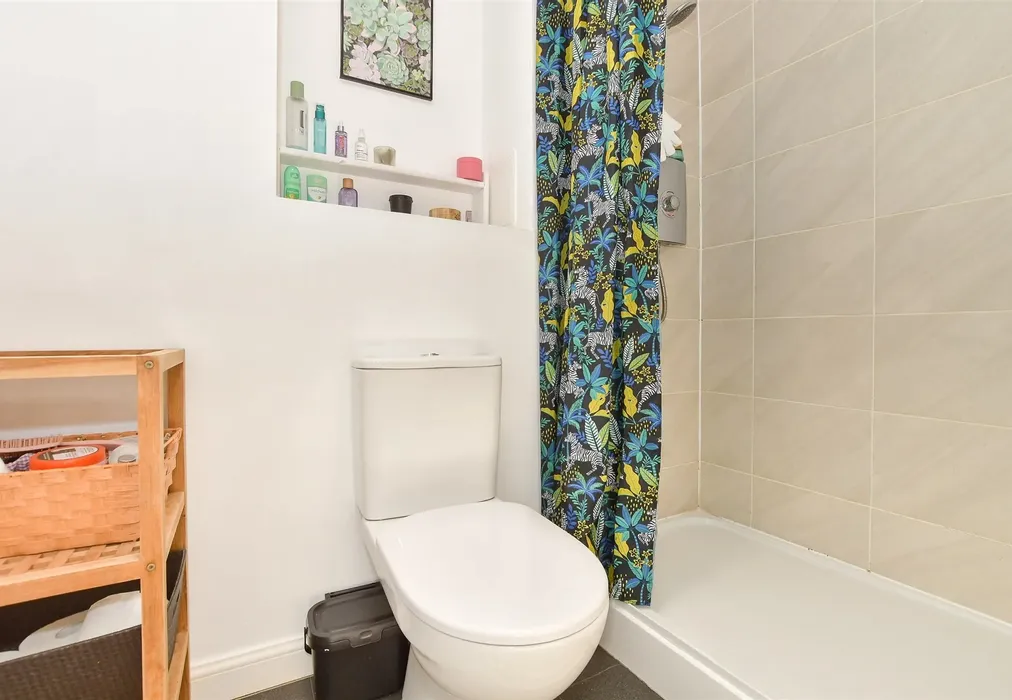 En-Suite Shower Room - Bedivere Road, Crawley, West Sussex - Wards of Kent