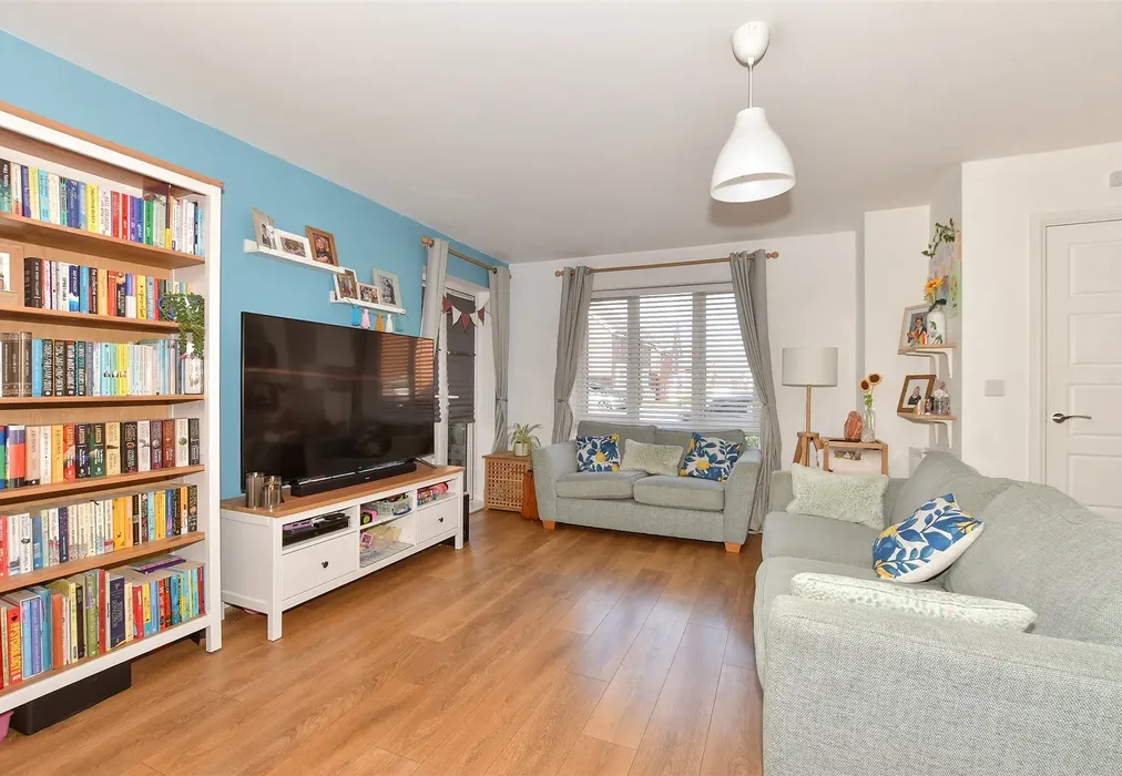 Lounge/Kitchen/ Diner - Bedivere Road, Crawley, West Sussex - Wards of Kent