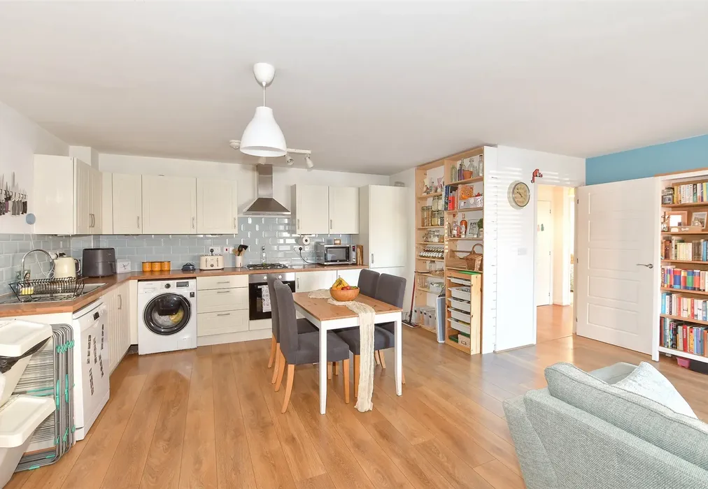 Lounge/Kitchen/ Diner - Bedivere Road, Crawley, West Sussex - Wards of Kent