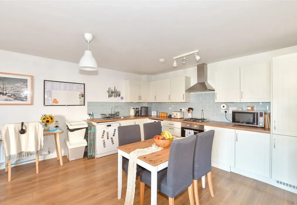 Lounge/Kitchen/ Diner - Bedivere Road, Crawley, West Sussex - Wards of Kent