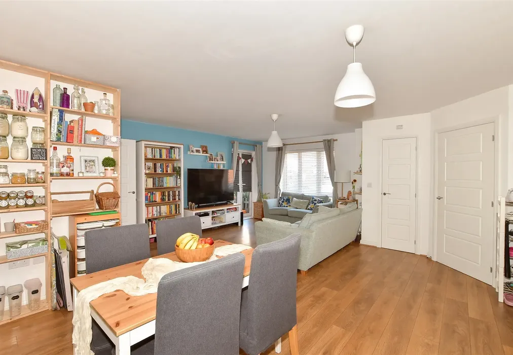 Lounge/Kitchen/ Diner - Bedivere Road, Crawley, West Sussex - Wards of Kent