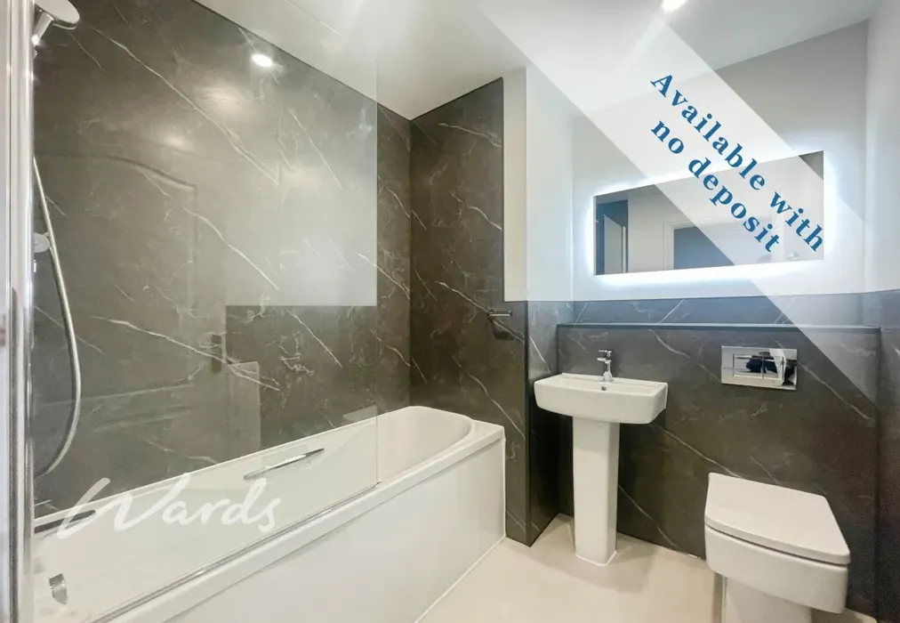Family Bathroom - Elizabeth Court,189 Old Dover Road Canterbury CT1 - Wards of Kent