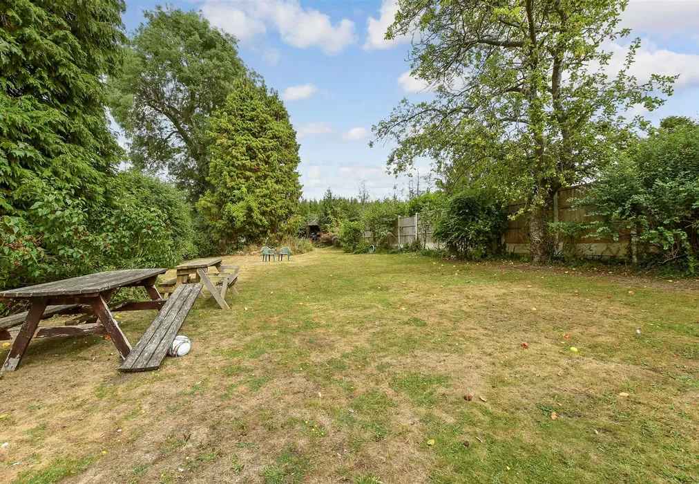 Rear Garden - South Drive, Banstead, Surrey - Wards of Kent