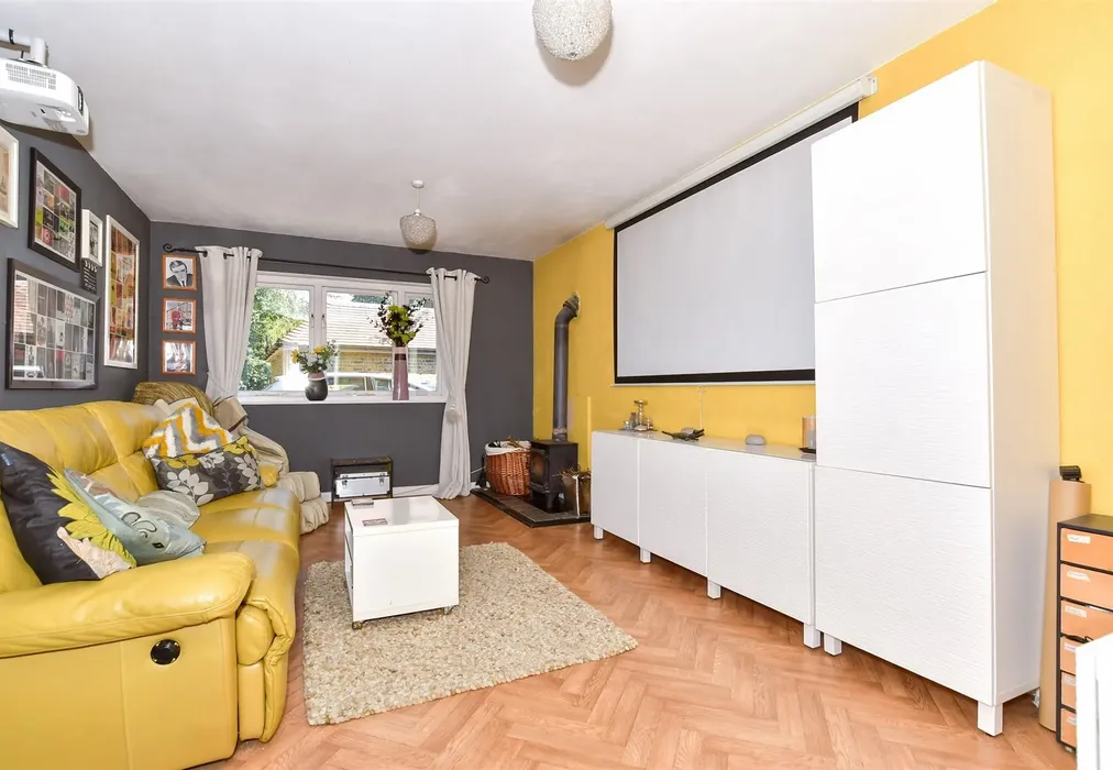 Family Room - Mill Street, East Malling, West Malling, Kent - Wards of Kent