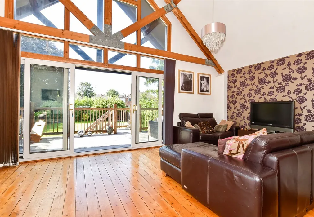 Sitting Room - Mill Street, East Malling, West Malling, Kent - Wards of Kent