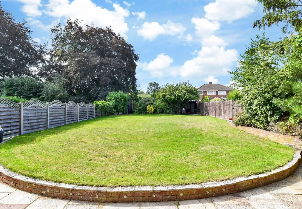 Rear Garden - Mill Street, East Malling, West Malling, Kent - Wards of Kent