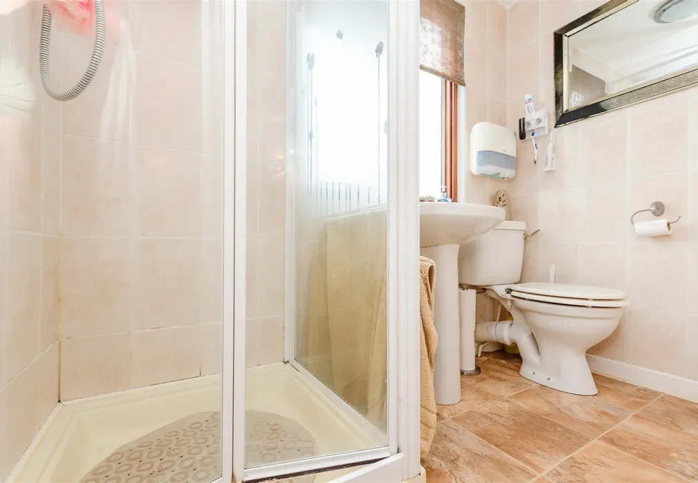 En-Suite Shower Room - Kynaston Road, Orpington, Kent - Wards of Kent