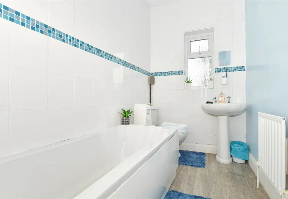 Bathroom - Stockcroft Road, Balcombe, Haywards Heath, West Sussex - Wards of Kent