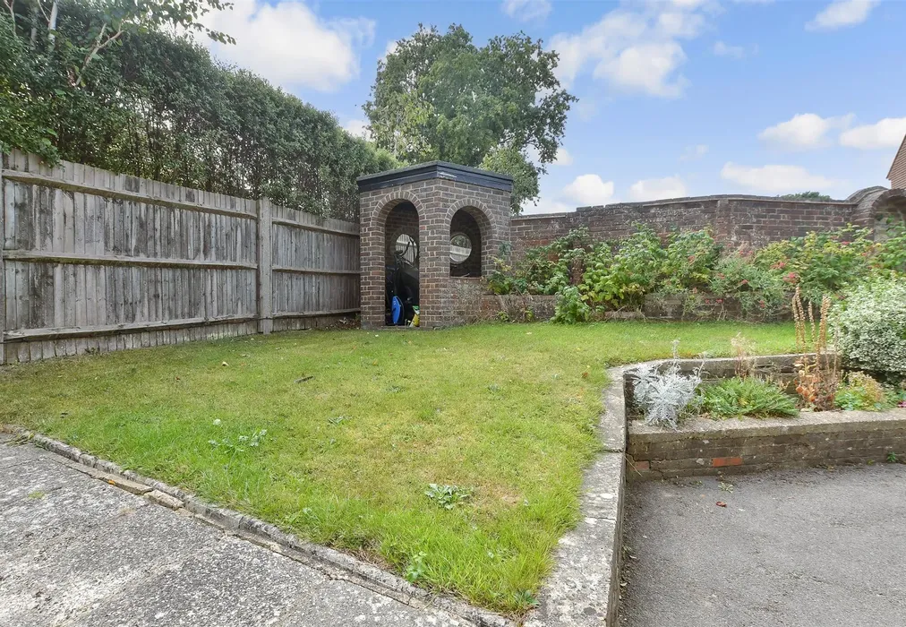 Communal Gardens - Stockcroft Road, Balcombe, Haywards Heath, West Sussex - Wards of Kent