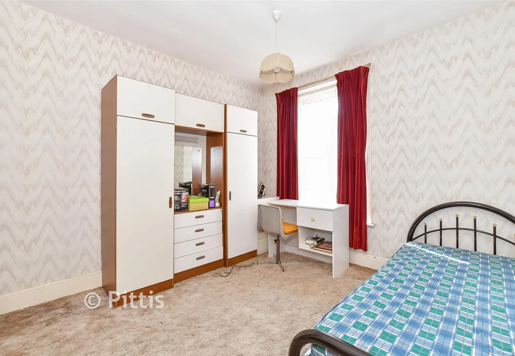 Bedroom 2 - Medina Avenue, Newport, Isle of Wight - Wards of Kent