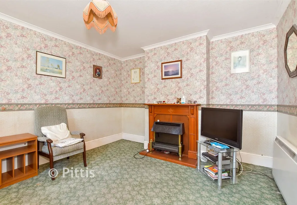 Lounge - Medina Avenue, Newport, Isle of Wight - Wards of Kent